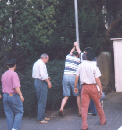 ... Fahnenhissen durch Stammtisch Schiffchen