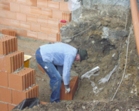 Maurerarbeiten am neuen Vorbau der Längshalle Teil  3